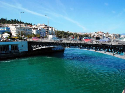 Κλειστή η γέφυρα του πορθμού Ευρίπου